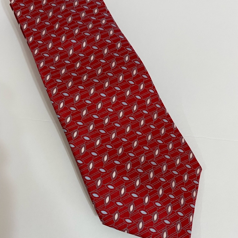 Red Silk Geometric Patterned Tie - Picture 3 of 6